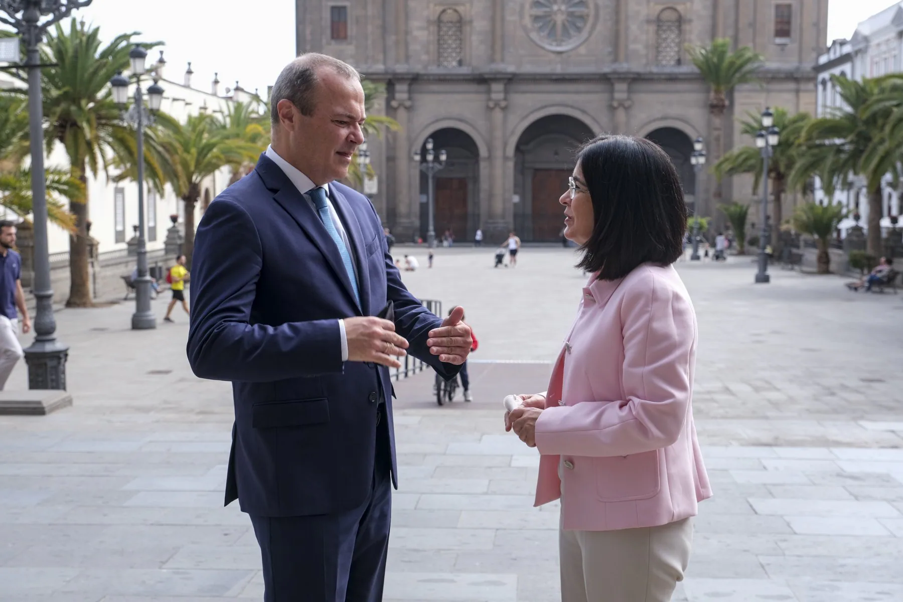 El alcalde de Las Palmas de Gran Canaria, Augusto Hidalgo, y la ministra Carolina Darias. 