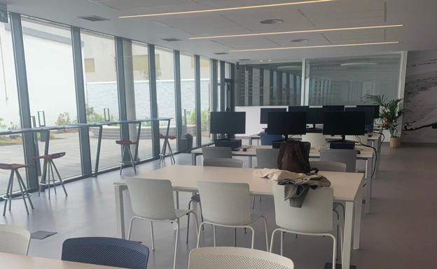 Imagen del interior de la nueva biblioteca municipal situada junto a Las Canteras. / C7
