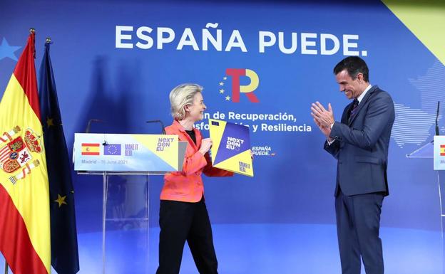 Ursula Von der Leyen, presidenta de la CE, con el presidente del Gobierno, Pedro Sánchez. /R. C.