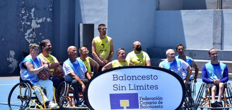 Two adapted basketball teams play a “Basketball Without Limits” competition