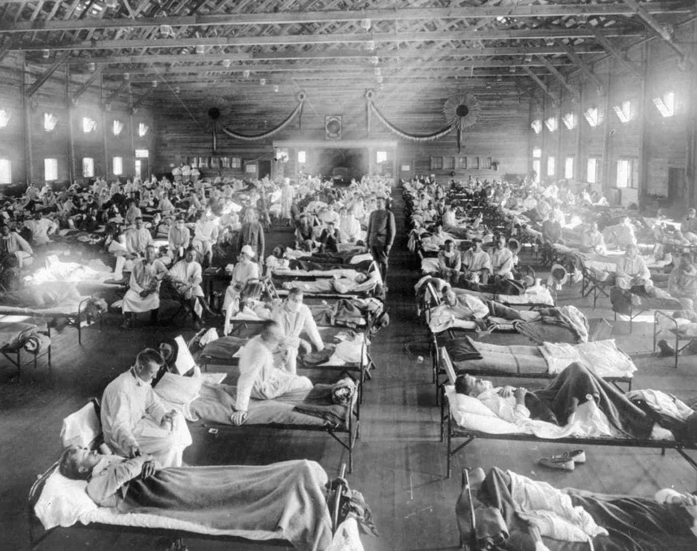 Las fotos de hospitales de campaña con camas ordenadas y médicos y enfermeras atendiendo «solícitamente» a los soldados enfermos fueron pura propaganda, según el historiador Anton Erkoreka. La realidad fue mucho más cruel./Otis Historical Archives