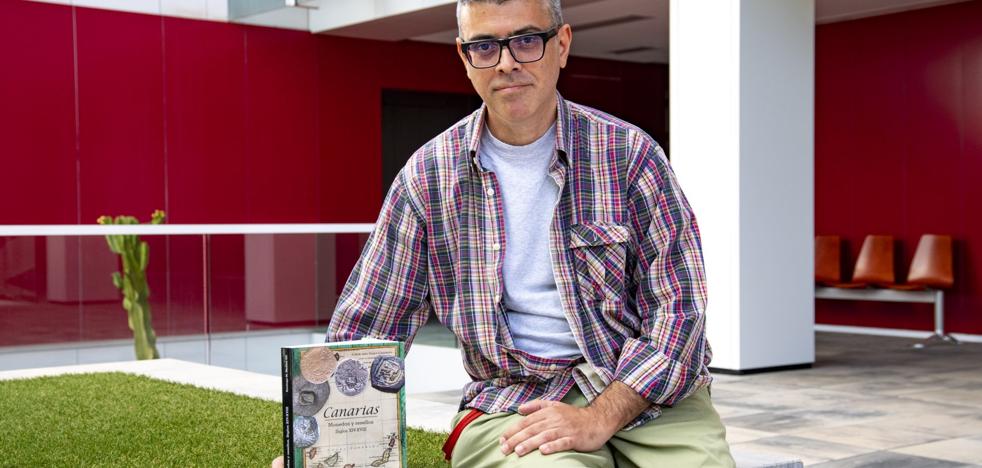 Light to the first coin minted for the entire Canary Islands
