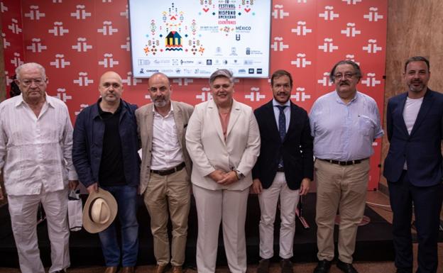 De izquierda a derecha, JJ Armas Marcelo, Nicolás Melini,Noelia García, Mariano Hernández Zapata, Jorge F. Hernández y Rubén Peréz. 