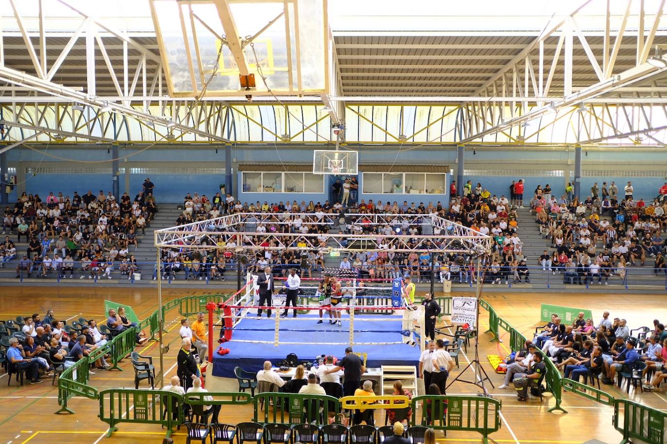 La Copa Ciudad de Las Palmas de Gran Canaria de boxeo llenó el Juan Beltrán Sierra