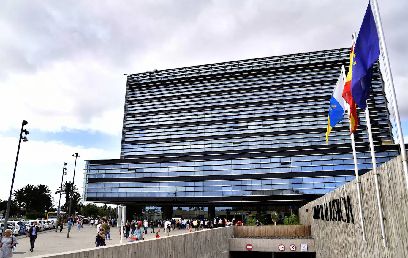 Image of the Court building in the capital of Gran Canaria. 