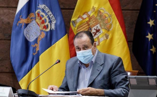 The Minister of Health of the Canary Islands, Blas Trujillo.