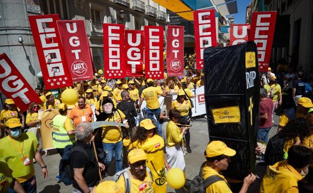 Postal workers demonstrate in Madrid. 