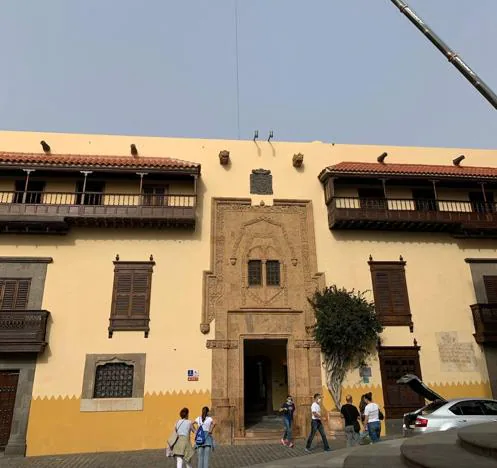 The rooms of the Casa de Colón, air-conditioned like the Sistine Chapel