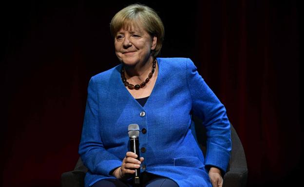 Angela Merkel, este martes en un acto público en un teatro de Berlín./AFP