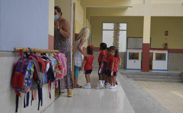 Archive image of schoolchildren in a center in Gran Canaria. 
