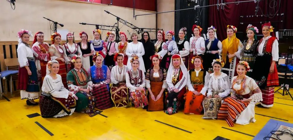 Olga Cerpa and Mestisay record with a Bulgarian choir for their next album