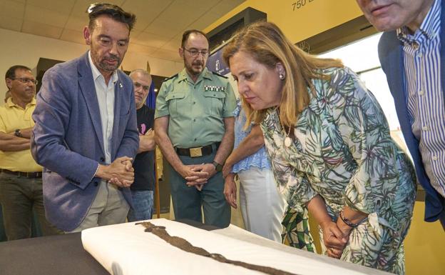 Delivery of the sword to the Provincial Museum of Ciudad Real. 