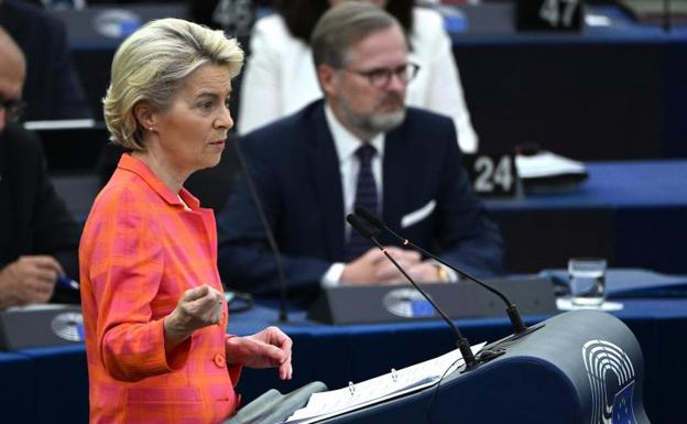 La presidenta de la Comisión Europea, Ursula Von der Leyen, en el Parlamento Europeo en Estrasburgo. /AFP