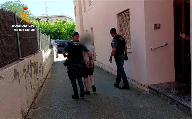 The Civil Guard takes the detainee to San Just Desvern. 
