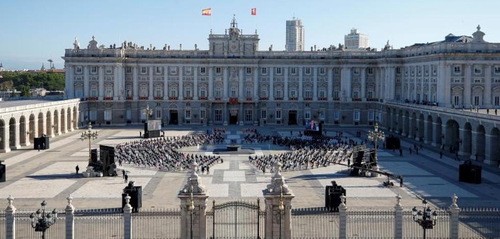 Spain pays tribute to the victims of covid