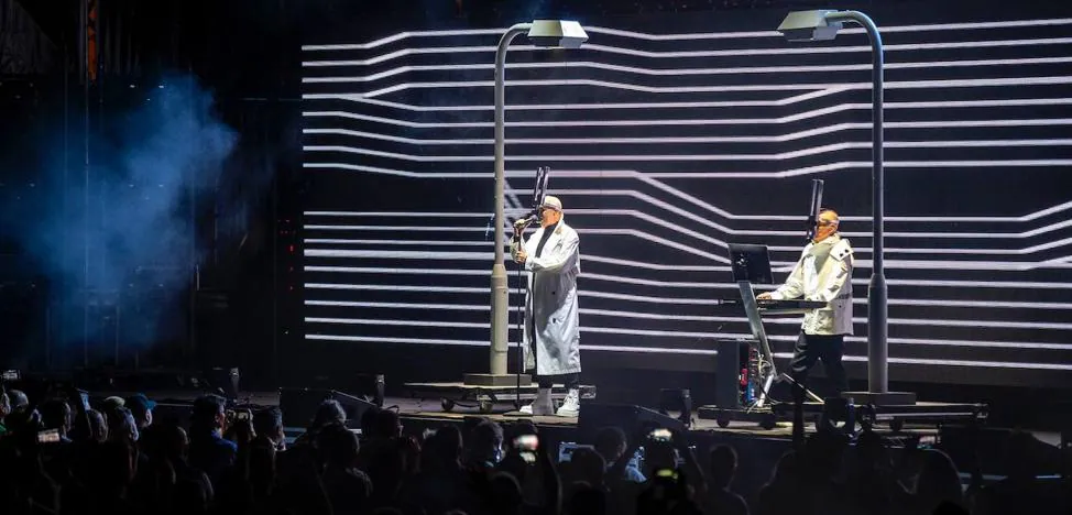 Pet Shop Boys conquers the public at their concert in Gran Canaria