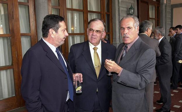 Ángel Luis Tadeo, Germán Suárez y Félix Santiago, en un encuentro de la Confederación Canaria de Empresarios. /Arcadio Suárez