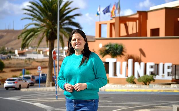 Esther Hernández, alcaldesa de Tuineje, lleva a cabo la mayor inversión en obra pública de la historia municipal. /Javier Melián / Acfi Press