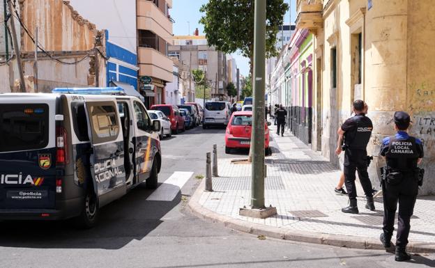 Dispositivo policial en la capital grancanaria. / COBER