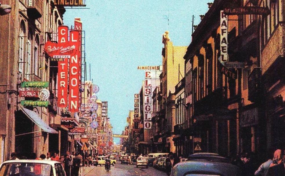 Calle Triana en los años sesenta. 