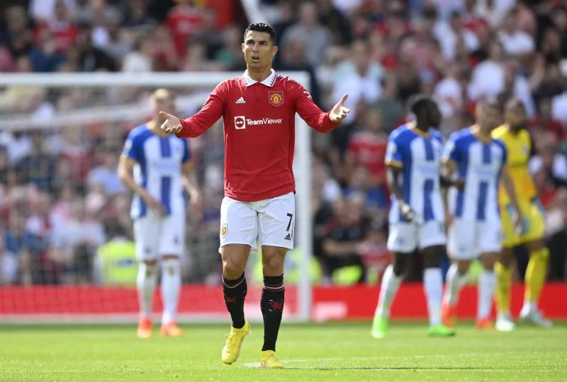 Cristiano Ronaldo muestra su disconformidad durante un momento del partido ante el Brighton en Old Trafford.