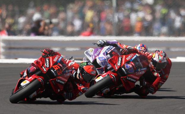 Las Ducati de Bagnaia y Miller, en Silverstone./ADRIAN DENNIS / AFP