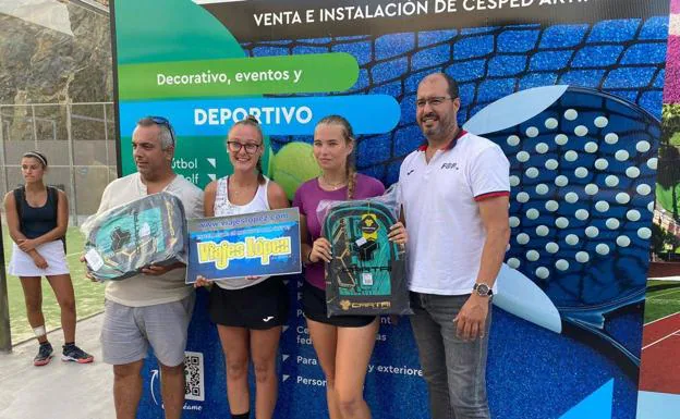 Las cadetes Daniela Torres y Ainhoa Navarro. / c7