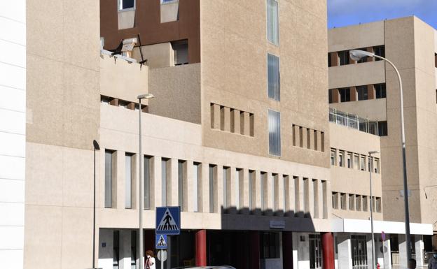 Imagen de la fachada del hospital Materno Insular tomada el pasado mes de mayo. 