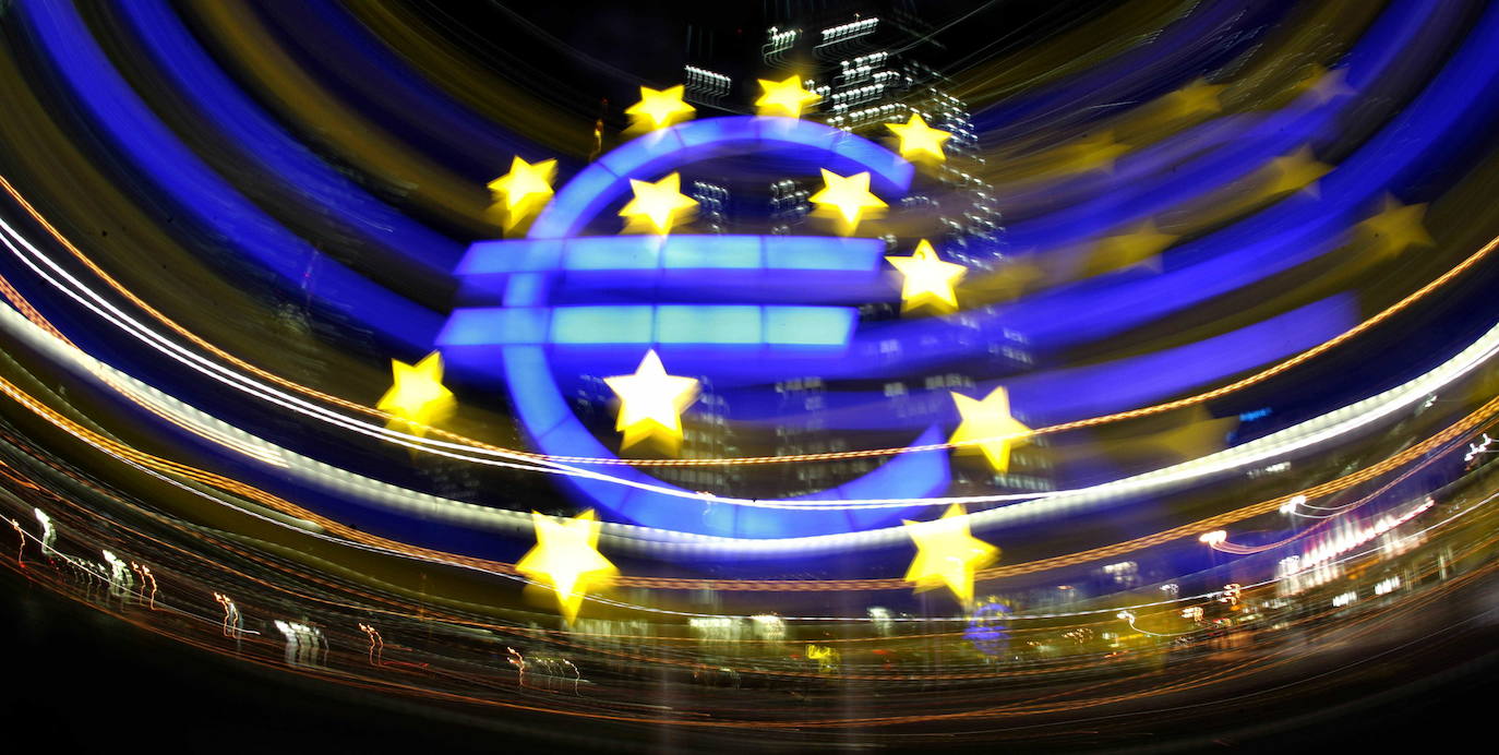 Euro logo with the stars of the European Union, at the ECB headquarters. 