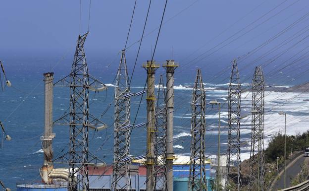 Electrical towers in Jinámar. 