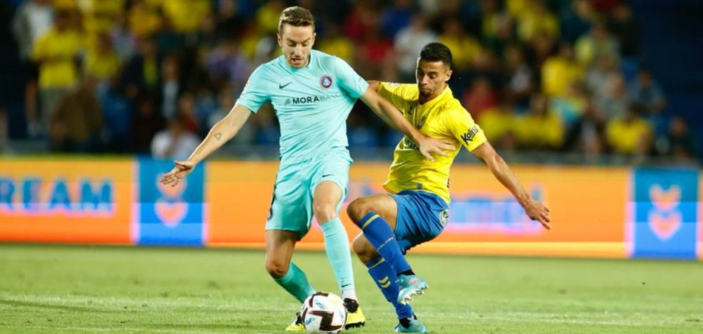 UD Las Palmas defends leadership of the Second Division