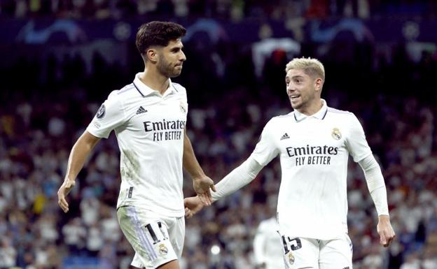 Asensio y Valverde celebran el segundo gol del Real Madrid ante el Leipzig, anotado por el balear. 