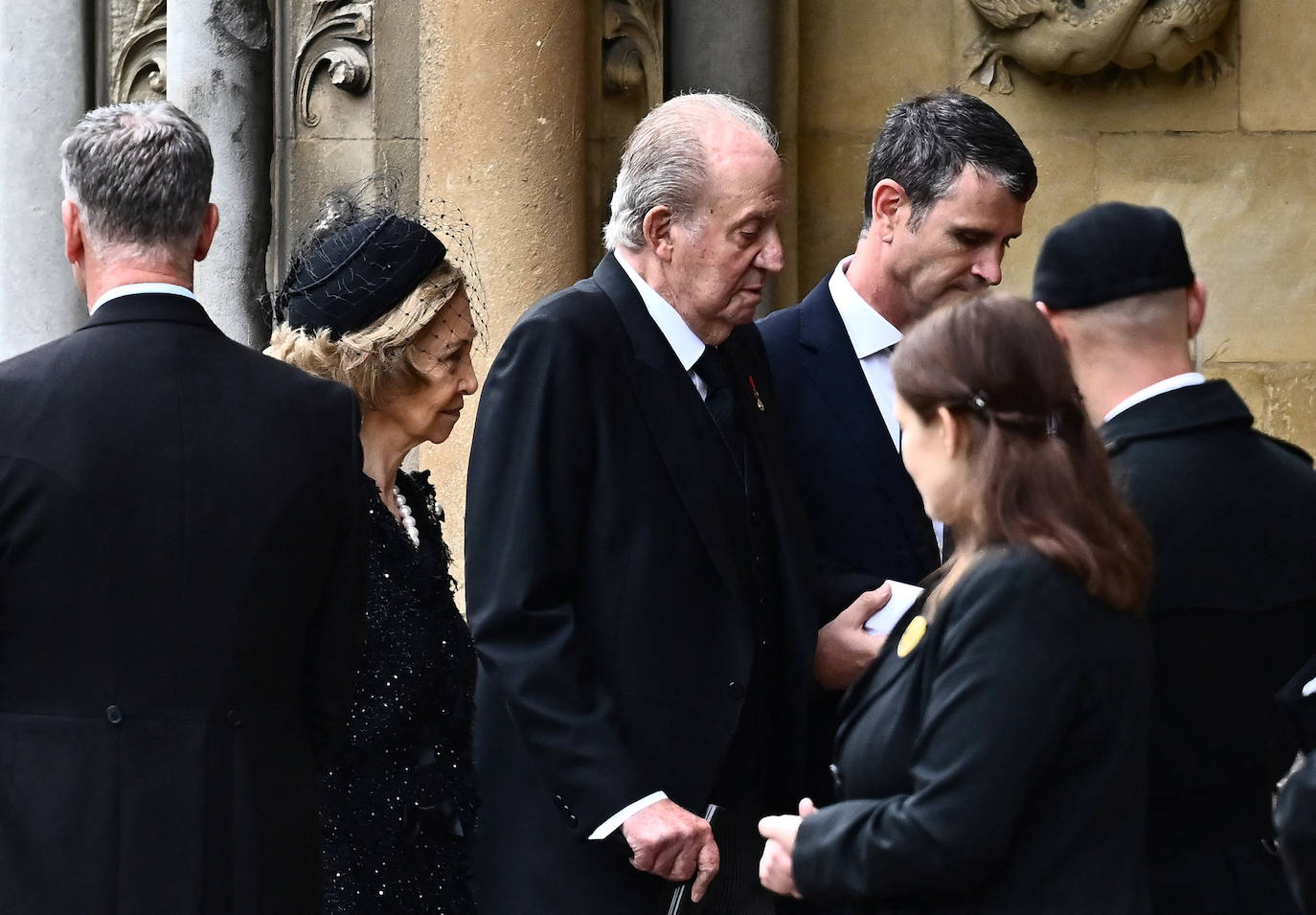 Don Juan Carlos y doña Sofía, a su llegada a la abadía./REUTERS
