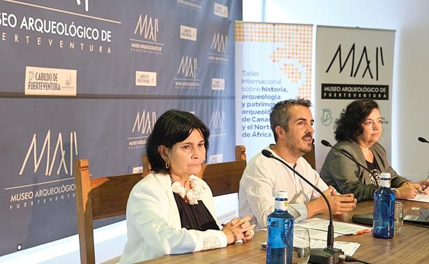 Nona Perera, directora general de Patrimonio Cultural del Gobierno canario, presidió la primera jornada. /Javier Melián / Acfi Press