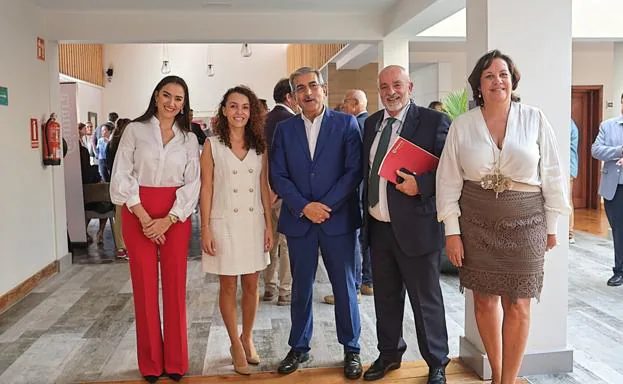 Yasmina Newport, Ylenia Alonso, Román Rodríguez, Juan Jesús Rodríguez Marichal y Sole Monzón. /Javier Melián / acfi Press