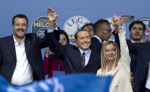 Matteo Salvini, Silvio Berlusconi y Giorgia Meloni, favoritos a ganar este domingo. /EFE