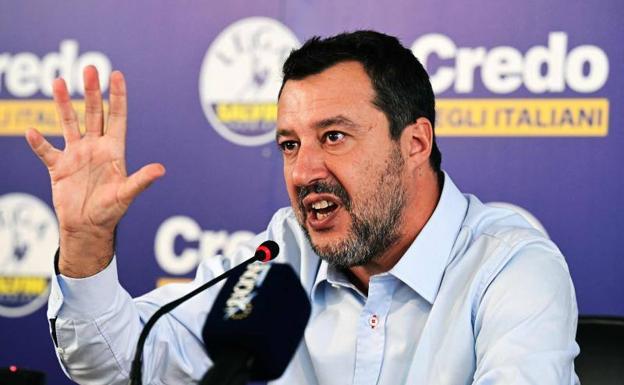 Matteo Salvini, este lunes durante una rueda de prensa en la sede de su partido, La Liga, en Milán.