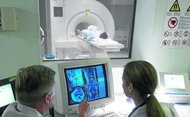 Archive image of the virtual colonoscopy or CT-colonography technique applied at the Doctor Negrín hospital in Gran Canaria. 