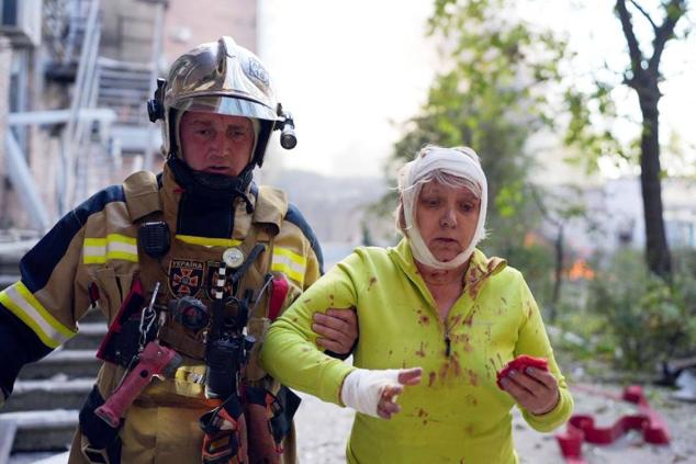 Las imágenes del brutal bombardeo de Rusia en el centro de Kiev