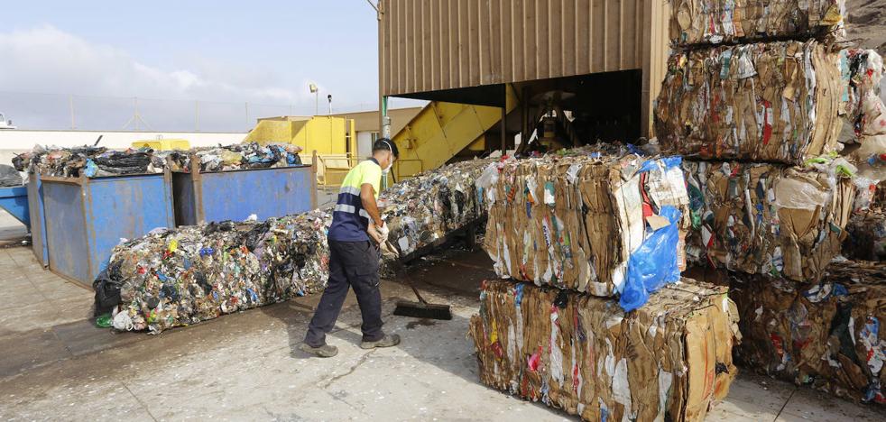 The mayors, "forced" to raise the garbage rate in January
