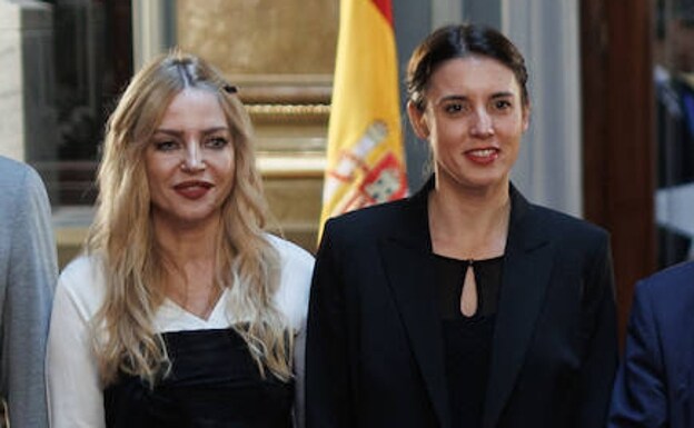 Ángeles Carmona, presidenta del Observatorio contra la Violencia de Género, e Irene Montero, ministra de Igualdad, esta mañana en un salón del Senado, Madrid.