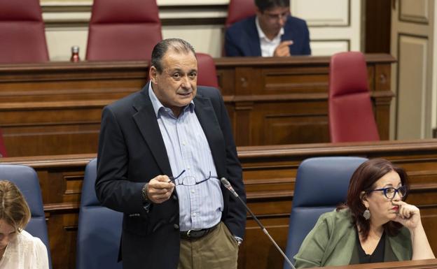 Blas Trujillo, ayer en el pleno del Parlamento de Canarias. 