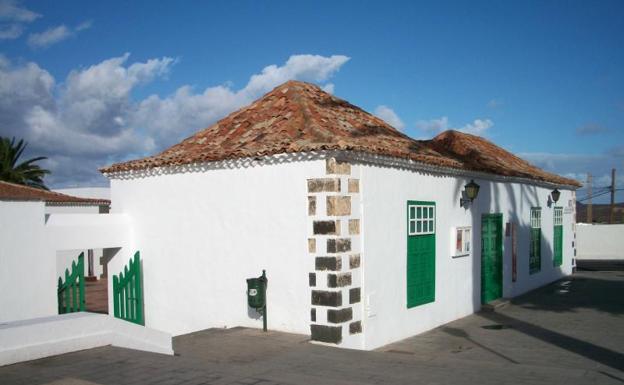 Casa de la Cultura Benito Pérez Armas en Yaiza. 