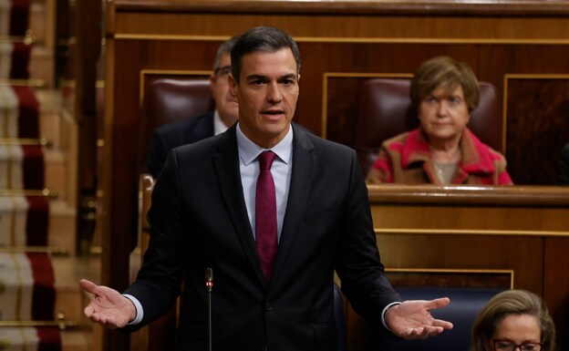 El presidente del Gobierno, Pedro Sánchez, durante su intervención en la sesión de control al Gobierno este miércoles en el Congreso. /EFE/ J.C. Hidalgo