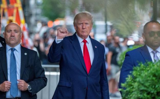 El expresidente Donald Trump, dos días después del registro policial en su residencia de Mar-a-Lago. /reuters