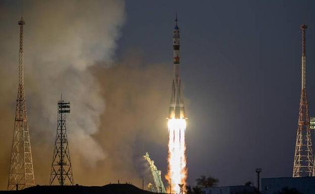 Launch of the Soyuz MS-23 spacecraft towards the International Space Station.